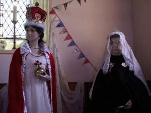 Queen Elizabeth & Queen Victoria