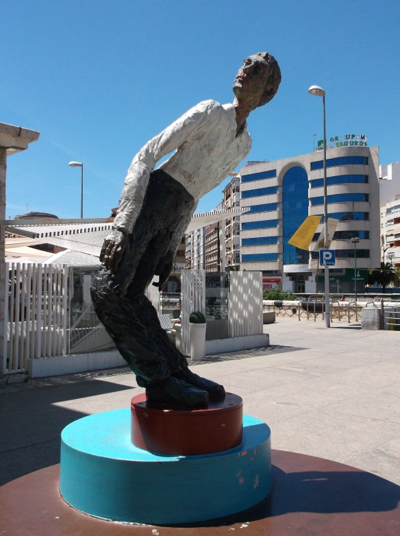 014 Bendy man sculpture outside the Centre for Contempoary Art